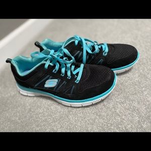 Never worn Sketchers